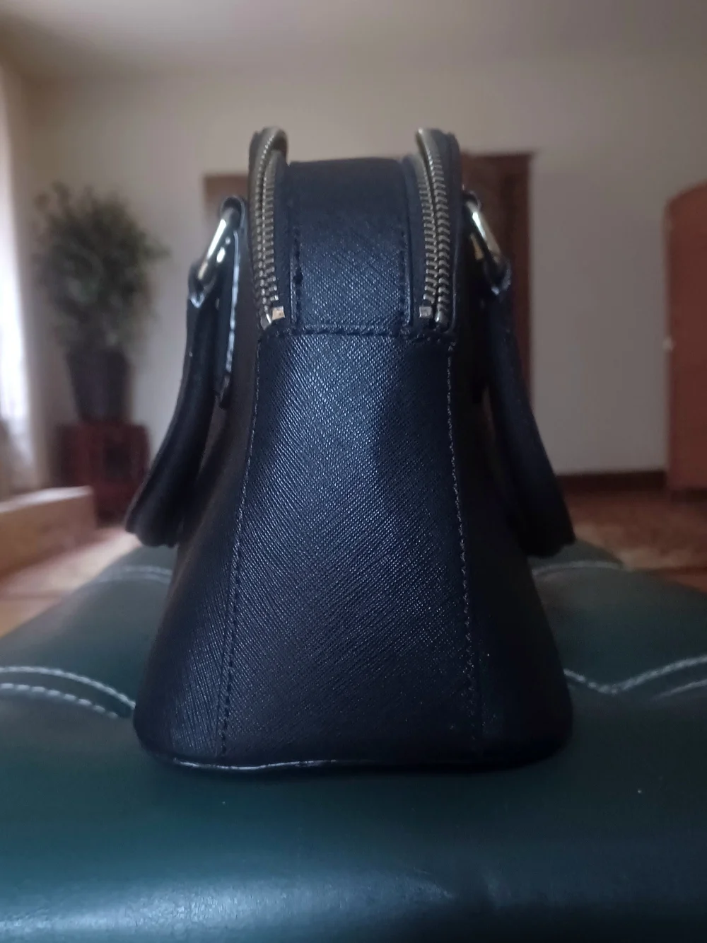 DKNYC BLACK DOME SATCHEL w/GOLDTONE LOGO EMBLEM